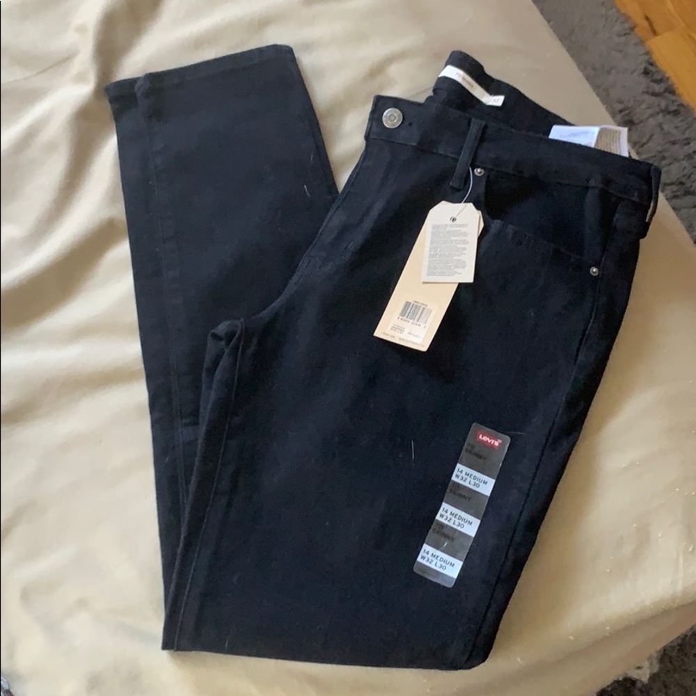 BNWT black Levi jeans. Size 14